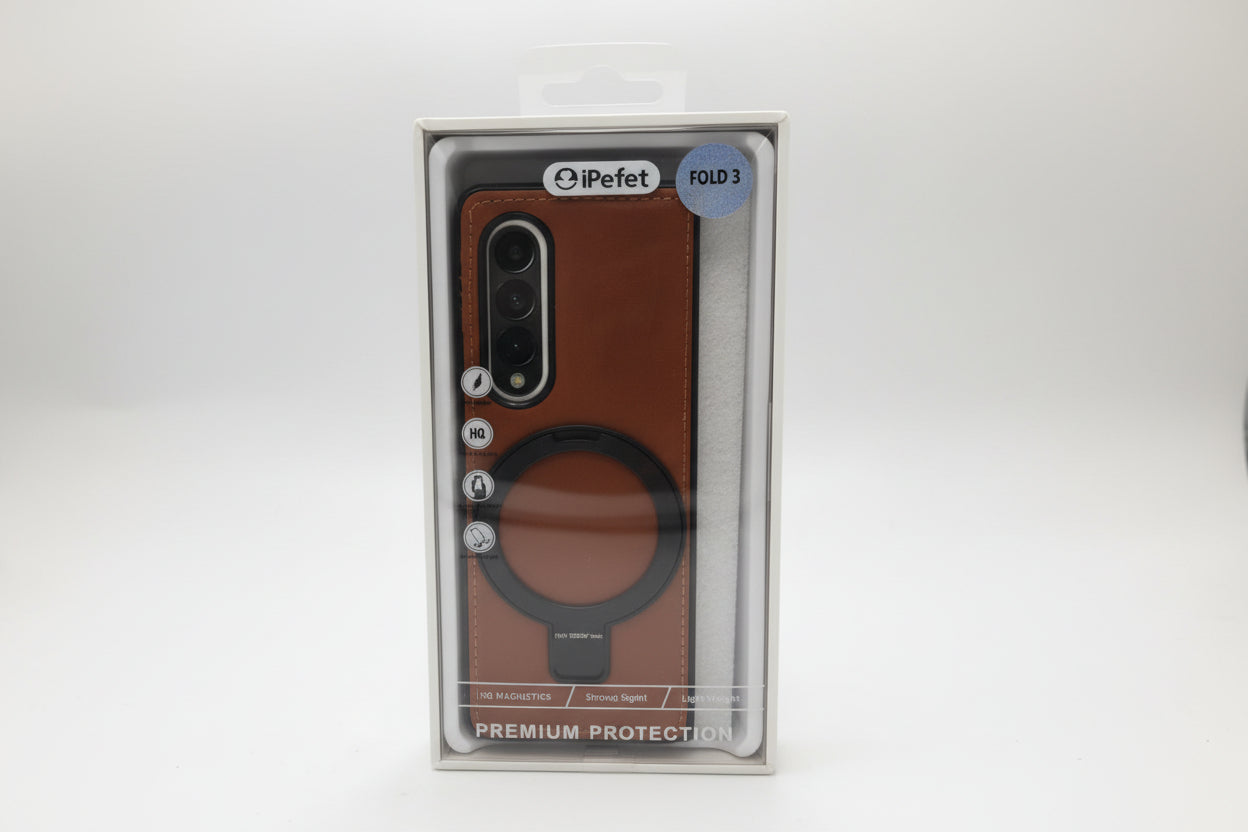 Phone case in packaging with iPetet branding on a white background